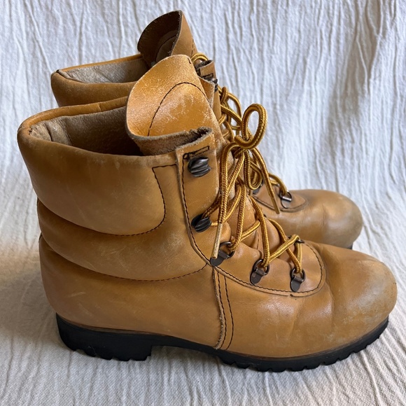 Vintage Maple Leaf Alpine boots - Picture 3 of 9